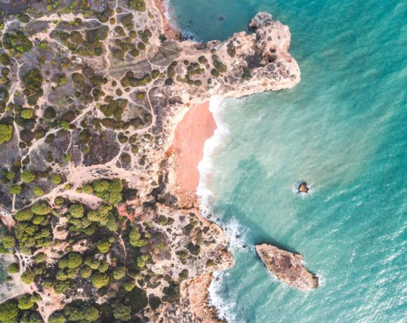 algarve wins world's best beach destination @ Pexels Lukas šakys