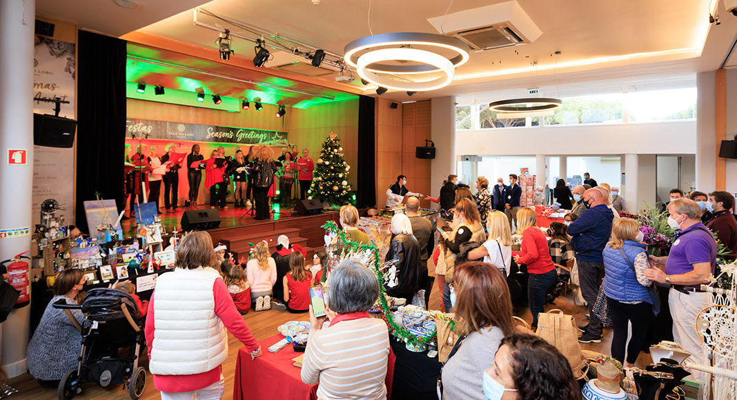 vale do lobo christmas market 2021 stage exhibits one of the best ever